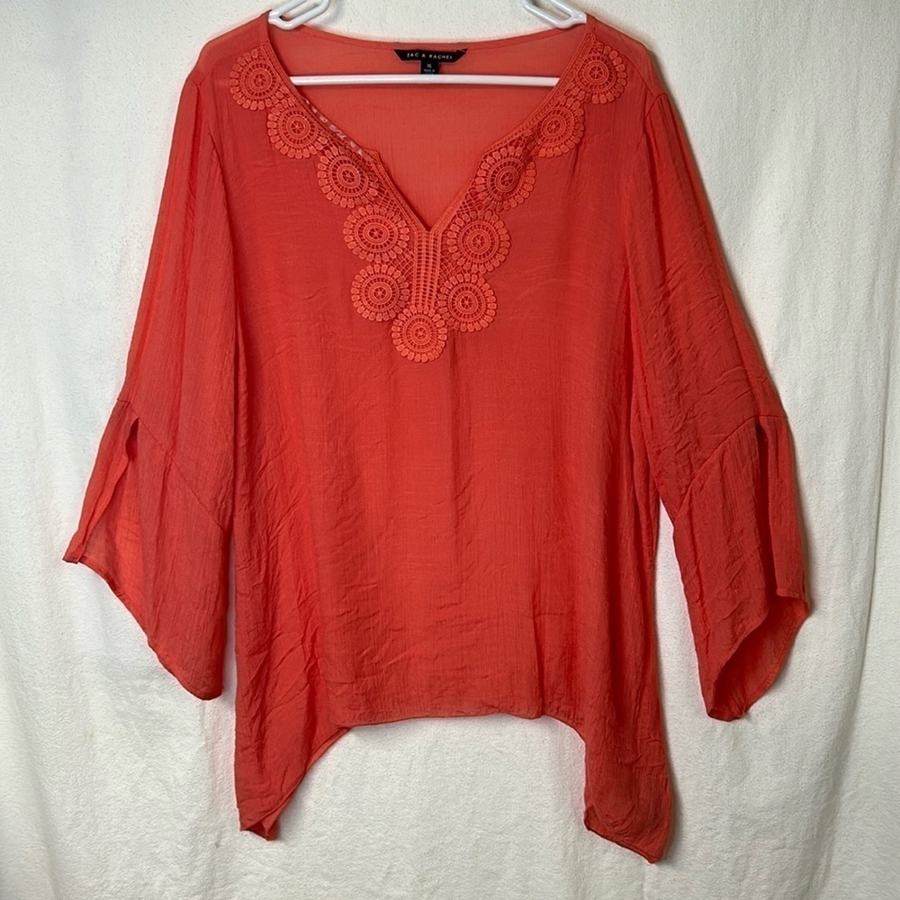 Zac & Rachel Women’s Tunic Size XL Melon With Embroidered Front V Neck